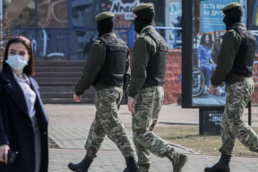 Конвейер репрессий. Правозащитники: силовики приходят с обысками к родителям бывших политзаключенных и ищут тех, кто уже освободился